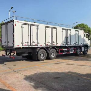 Camion frigorifique HOWO à quatre essieux ultra-long / Véhicule de transport frigorifique - Product Image 1