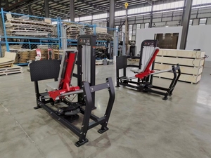 Allenamento Muscolare delle Gambe e Leg Curl Realizzati da un <span class=keywords><strong>Istruttore</strong></span> <span class=keywords><strong>Fitness</strong></span> in Palestra con Piastre Sospese. - Product Image 5