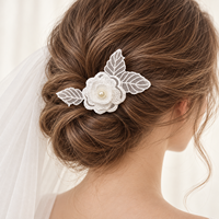 Vente en gros d'appliques de fleurs en organza perlées 3D, patch en dentelle brodée blanche pour voile de mariée, robe de mariée et décoration de vêtements