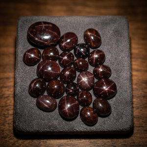 Pierre précieuse naturelle grenat étoilé, taille ovale, rouge foncé, minérale, polie, certifiée par un tiers, pour la fabrication de bijoux - Product Image 2