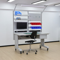 Station de travail ESD DETALL pour l'assemblage de circuits imprimés avec réglage de hauteur programmable et design ergonomique