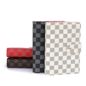 Raccoglitore di Budget <span class=keywords><strong>a</strong></span> scacchi A6 in pelle <span class=keywords><strong>a</strong></span> nuova versione calda <span class=keywords><strong>con</strong></span> anello <span class=keywords><strong>a</strong></span> fogli mobili 6 come sistema di buste di bilancio di tasche per raccoglitori in plastica - Product Image 1