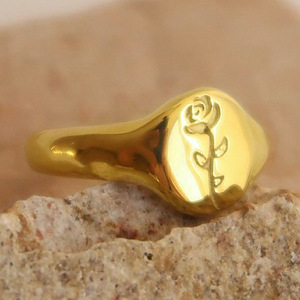 Anello Decorativo Elegante da Donna con Rosa Incisa e Fiore Ovale in Stile Vintage - Product Image 1