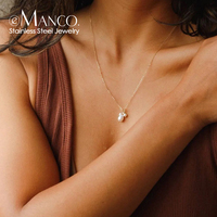 Collier EManco avec pendentif double perle d'eau douce, chaîne fine en acier inoxydable doré, bijoux minimalistes élégants pour tous les jours