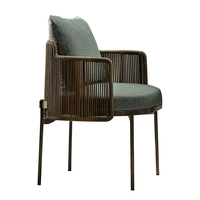 Ensemble de table à manger d'extérieur moderne en aluminium avec coussin résistant aux intempéries, mobilier de patio pour villa