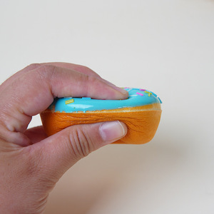 Aimants de réfrigérateur créatifs en forme de donut simulé en PU, pour décoration de maison et de réfrigérateur, imitation gâteau et dessert - Product Image 4