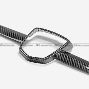 Pour Fiat Abarth 500 595 695 Type B, garniture d'emblème avant en carbone sec, pose directe. - Product Image 3