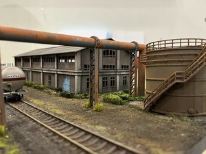 Diorama de Fábrica Abandonada a Escala HO 1:87 con Almacén y Tanques de Petróleo Compatible con Piko Roco <span class=keywords><strong>Faller</strong></span> 60x40cm - Product Image 4