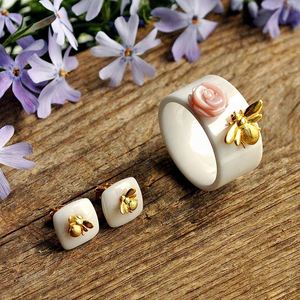 Orecchini a Perno con Ape che Bacia una Rosa, Set <span class=keywords><strong>di</strong></span> Gioielli in Argento 925 e Ceramica per Donne, Vendita all'Ingrosso dalla Cina - Product Image 1