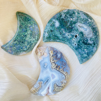 Vente en gros de figurines de lune en agate mousse et sculptures de croissant de lune en cristaux variés