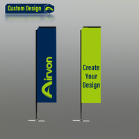Construction d'un panneau publicitaire de style drapeau de dimension personnalisée Airvon pour un programme de publicité urbaine