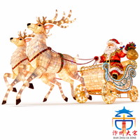 Farol Gigante de Seda Hecho a Mano con Diseño de Papá Noel y Reno en Carruaje para Decoración Navideña en Exteriores de Plazas Públicas