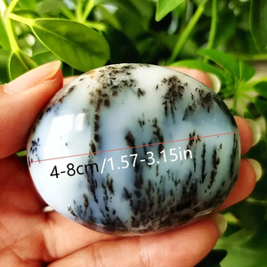 Piedra de Palma de Ópalo Dendrítico Natural al por Mayor, Cristal Bohemio de Forma Ovalada con Patrones de Árbol en Azul Negro Profundo - Product Image 2