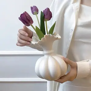 Modern Retro Ruffled Pumpkin Ceramic Tabletop Vase Ins Wind Niche Home Flower Arrangement Accessory