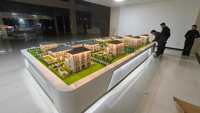 Un magnifique maquette architecturale de villa avec éclairage LED et un modèle d'exposition de propriété dotée de technologies vertes modernes