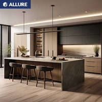 Meubles de cuisine modernes de luxe Allure Millwork en panneaux de particules durables, finition haute brillance, avec évier et articles de garde-manger