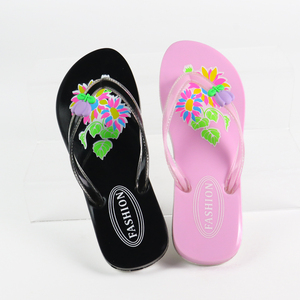 Prix d'usine Tongs à pantalons pour femmes Sandales stylées Tongs Pantoufles pour dames - Product Image 2