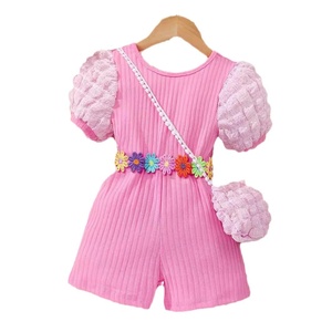 Tuta Estiva per Bambine con Decorazioni Floreali, Maniche a Sbuffo e Righe, Outfit Elegante con Borsa - Product Image 5