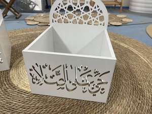 イスラム教の木製祈りスタンド木棚付きイスラム教徒の祈りマット主催者塗装装飾と壁掛け - Product Image 1