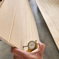 Panneaux muraux rainurés en contreplaqué à faible MOQ 4x8 18mm, panneaux muraux en bois, feuilles de placage Shiplap, feuilles de bois stratifiées pour intérieur, vente en gros