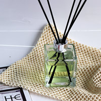 C&H Offre Spéciale – Diffuseur de Parfum d'Ambiance de Luxe avec Bouteille en Verre Transparent Carrée, Logo Personnalisé, Bâtonnets en Rotin et Coffret Cadeau