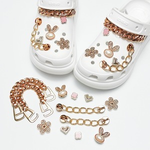 Nouveauté Tendance : Breloques de Luxe en Résine Diamantée Bling Bling pour Sabots <span class=keywords><strong>Crocs</strong></span> – Accessoires de Mode avec Nœud Papillon - Product Image 1