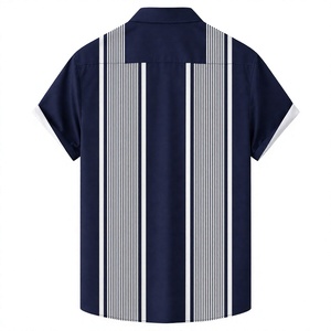 Chemise classique bleu marine à rayures, design minimaliste, manches courtes, style décontracté, haut de mode urbaine pour hommes - Product Image 3
