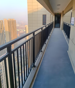 <span class=keywords><strong>2025</strong></span> thiết kế hiện đại lan can Hợp kim nhôm đơn giản ban công hàng rào cầu thang tay vịn cho lan can ban công nhà - Product Image 1