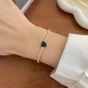 สร้อยข้อมือเทนนิสทรงทันสมัย สีเงิน ประดับหัวใจเพชรคิวบิกเซอร์โคเนีย เหมาะสำหรับเป็นของขวัญ - Product Image 4