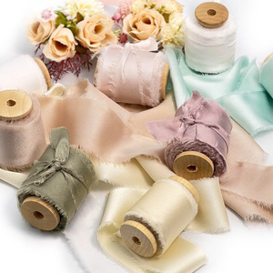 Fita Decorativa de Cabelo em Tecido de Seda Rasgado à Mão para o Ano Novo e Natal com Embalagem de Presentes Florais - Product Image 2
