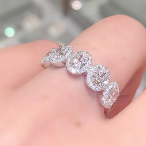 Anello a cinque cerchi per donna, design rotondo, accessorio da dito per uso quotidiano - Product Image 2