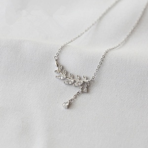 Collier pendentif feuille en argent sterling 925 coréen avec zircon pour les occasions de cadeaux - Product Image 1