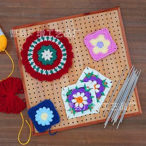 Planche de blocage carrée en bois avec chevilles pour projets de tricot et de crochet – Organisateur pratique pour les loisirs créatifs - Product Image 3