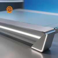 Équipement de diffusion en direct avec éclairage LED multicolore, table de bureau de diffusion pour les nouvelles télévisées