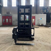Chariot élévateur transpalette électrique MiMA 3 directions 4 roues motrices avec déplaceur latéral, batterie plomb-acide, capacité 0,8-1,6 tonnes, chariot élévateur VNA à conducteur debout pour allées étroites