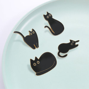 Set de Broches Minimalistas de Gato Negro Esmaltado, Cuatro Posturas, con Detalles Dorados, para Decoración de Mochilas - Product Image 3