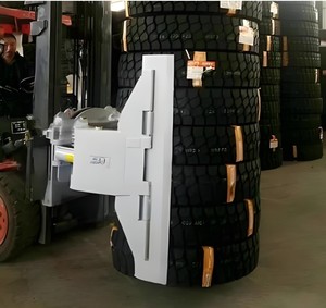 Compacte bandenklem Redelijke totale breedte Goede zichtbaarheid Geschikt voor het overbrengen en stapelen van banden in smalle gangen - Product Image 2