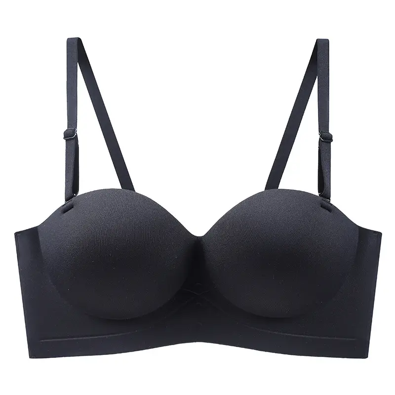 Mezza tazza di lingerie reggiseno piccolo da donna tirata su per mostrare un grande set di reggiseno antiscivolo senza spalline, senza ferretto