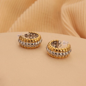 Joyería <span class=keywords><strong>de</strong></span> moda para mujer, pendientes <span class=keywords><strong>de</strong></span> tuerca minimalistas, pendientes en forma <span class=keywords><strong>de</strong></span> <span class=keywords><strong>C</strong></span> <span class=keywords><strong>de</strong></span> <span class=keywords><strong>dos</strong></span> tonos, pendientes grandes gruesos llamativos para mujer - Product Image 4