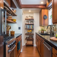 Cuisine moderne sur mesure Senger pour toute la maison avec îlot central, armoires de cuisine, armoire de rangement combinée sur mesure