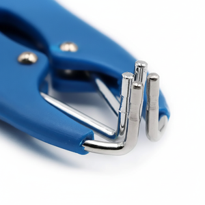 Pinza de Empuje de Acero Inoxidable de Primera Calidad, Instrumento Veterinario Duradero, Diseño de Agarre Fuerte para Uso Profesional, Confiable para Animales - Product Image 1