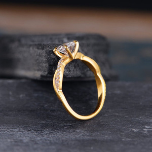 Anello alla Moda con Angelo Carino, Gioiello Minimalista Creativo, Anello Trendy per Donne - Product Image 2