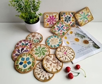 Meistverkaufte, farbenfrohe, runde Untersetzer im Bohemian-Stil aus Rattan mit Muscheldesign, 10 cm, für Teetische und Getränkebecher