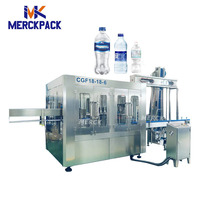 Machine de remplissage et d'emballage automatique de bouteilles en plastique SUS304 de haute précision pour la production de boissons liquides (eau pure/eau minérale)