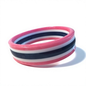 Bracelet large en résine rayé jaune et blanc, design artistique moulé rond, bijou élégant et tendance pour femme, idéal pour mariage et soirée - Product Image 5