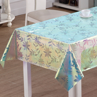 Nappe en PVC irisé RNPT avec mosaïque de tailles variées, effet arc-en-ciel et finition facile à nettoyer pour la salle à manger