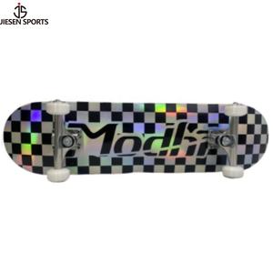 Planche à roulettes Offre Spéciale laser JIESEN planche à roulettes professionnelle personnalisée planche à roulettes à prix bon marché fabrication de planche à roulettes feuille de bois d'érable 7 couches - Product Image 3