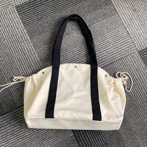 Bolsa de Mano de Lona de Gran Capacidad con Logotipo Personalizado, Color Personalizado, Cierre de Botón con Cordón, Correa para el Hombro para Mujer - Product Image 3