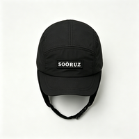 Casquette de sport réglable ODM avec sangle sous le menton, chapeau de soleil imperméable et tendance 100 % polyester pour le surf et le cyclisme en extérieur