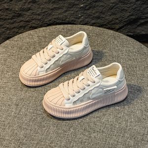 Baskets blanches à bout coquille pour femme, collection Printemps-Été 2026, en cuir véritable respirant, chaussures décontractées rehaussantes à lacets - Product Image 3